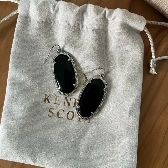 Kendra Scott Black Ónix Elle Earrings - Picture 1 of 4
